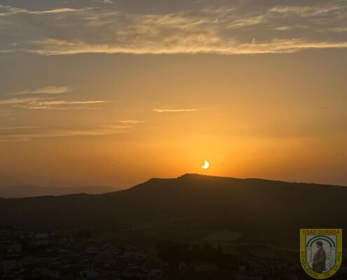 Piso Emaús viendo eclipse solar